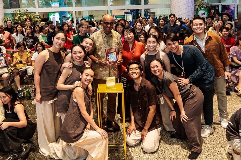 STEP dancers with the President at the READSG launch
