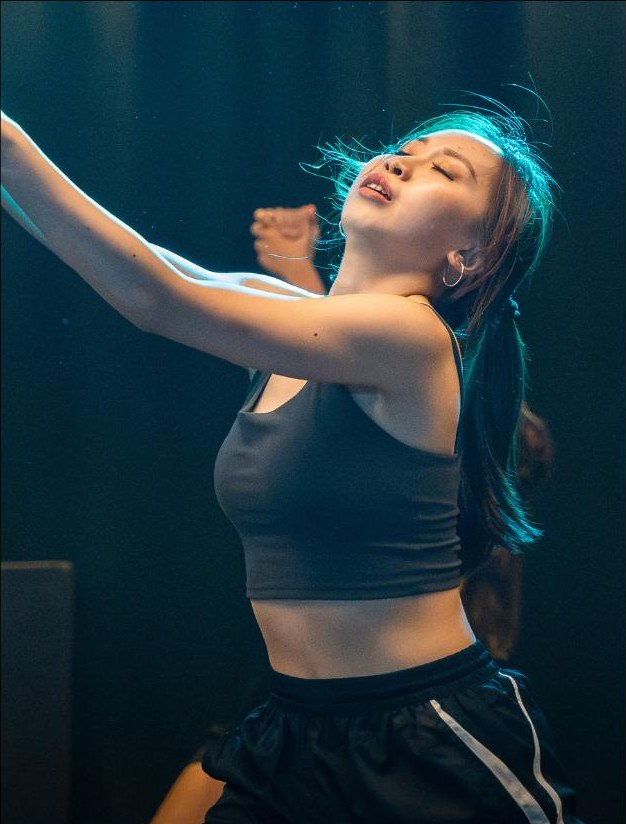Jia Yan performing on stage