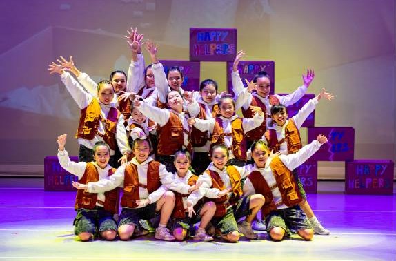 STEP Junior Crew on stage, photo 1