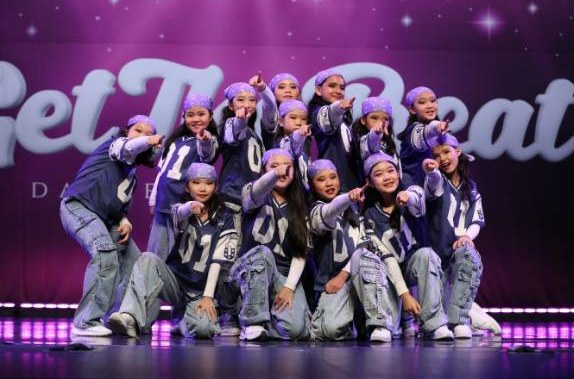 STEP Junior Crew on stage, photo 2