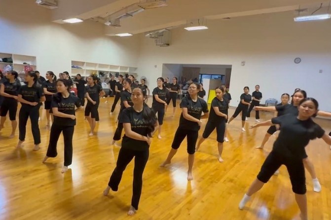STEP students in a school dance class, photo 1